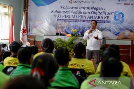 Indosat perkuat literasi digital pengemudi ojol di Serang