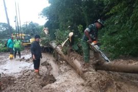 Koramil 01/Tapanuli Selatan buka akses terdampak guna pasokan BBM