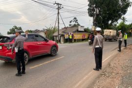 Kendaraan menuju Jembatan Bati-Bati dialihkan ke jalur Jembatan Bailey