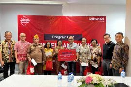 Telkomsel salurkan bantuan sembako untuk Veteran di Kupang