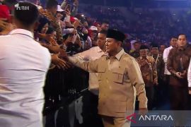 Presiden Prabowo anugerahkan penghargaan untuk tiga guru berdedikasi
