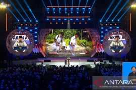 Presiden Prabowo putar video siswa lalui sungai untuk ke sekolah: Koruptor lihat ini!