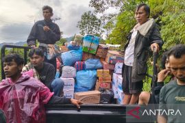 Bantuan logistik mulai masuk ke Nagari Malalak terdampak banjir