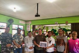 Dewan Pertahanan Nasional saksikan distribusi bantuan PT Timah dukung MBG