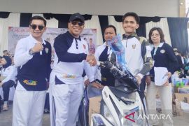 Pelajar Kobar antusias ikuti jalan sehat PGRI dan Hari Anak Sedunia