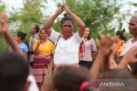 Mengabdi  selama 36 tahun dapat respons Presiden, guru di NTT jadi PPPK