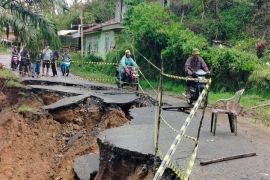 Daerah terisolir, Pemkab Agam usulkan salurkan bantuan-evakuasi korban melalui udara