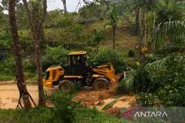 Pemkab Agam butuh 15 alat berat cari korban banjir bandang