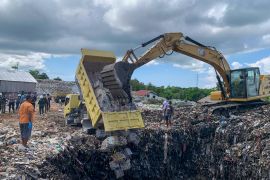 Karantina NTT memusnahkan satu kontainer telur seberat 9.400 kilogram