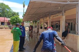 Wali Kota Padang kerahkan seluruh armada untuk percepat pembersihan pascabencana