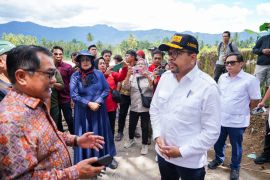 Kepala Staf Kepresidenan tinjau kerusakan infrastruktur di Padang Pariaman