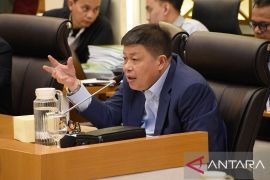 Pemerintah pusat tidak akan lepas tangan, Alex Indra Lukman minta Sumbar percepat pendataan dampak bencana