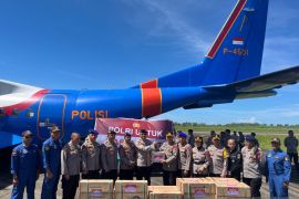 Polda Sumbar salurkan bantuan logistik Mabes Polri untuk korban bencana