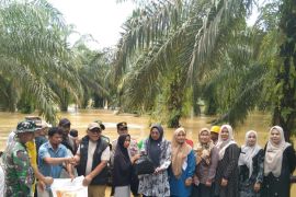 Pemkab Pasaman Barat telah salurkan 2,3 ton beras CPPD ke korban banjir