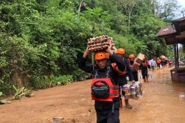 Brimob salurkan bantuan logistik ke korban bencana di Tapanuli Utara