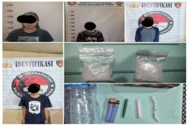 Polhukam kemarin dari pesta sabu hingga tersangka penggelapan