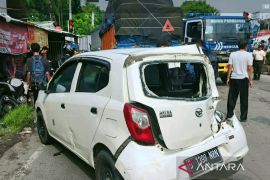 Dua orang meninggal dalam kecelakaan beruntun 13 kendaraan di Karawang