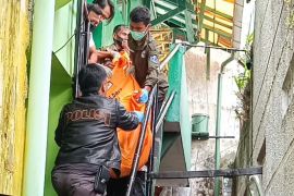 Polres Garut menyelidiki penemuan mayat pria di kamar kos