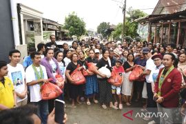 Tim Natal Nasional distribusikan bantuan ke warga korban banjir Medan
