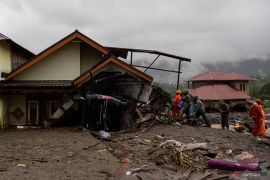 Evakuasi Korban Banjir Bandang Malalak Page 4 Small