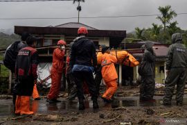 Evakuasi Korban Banjir Bandang Malalak Page 8 Small