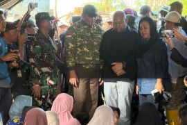 Menhan Sjafrie bersama Titiek Soeharto dan Didit tinjau langsung lokasi banjir di Pidie Jaya