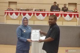 DPRD Kendari sahkan Perda penyediaan cadangan pangan dan kemasan plastik