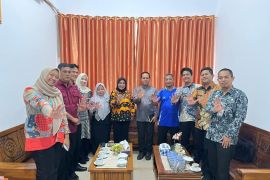 Kanwil Kemenkum Kalbar perkuat sinergi dengan Kesbangpol Sambas dalam penguatan layanan AHU