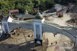 Kemendagri: Damkar bersihkan fasilitas umum di lokasi bencana