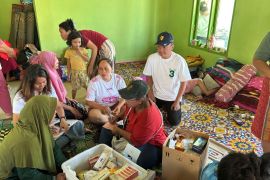 Terobos banjir, Dinkes Sergai cek kesehatan pengungsi