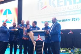 Gubernur Fakhiri minta partai politik wajib kontribusi pada pembangunan Papua