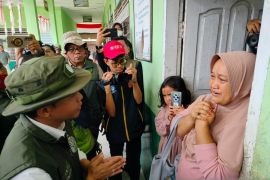 Menteri Kehutanan berikan bantuan untuk korban bencana hidrometeorologi di Agam (Video)