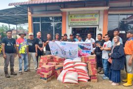 PT BSS salurkan bantuan kebutuhan pokok bagi korban banjir di Agam