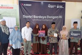 XLSMART edukasi para santri belajar literasi digital dan AI