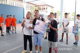 Uncle Zae dan Kurnia jawara Mercedes-Benz Club Banjarmasin Tennis Turnament