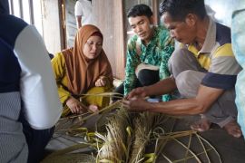 Pengrajin purun dan eceng gondok Balangan studi tiru ke HSU