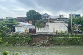 Pemkot Mataram asesmen longsor di pinggir Sungai Jangkuk