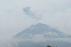 Aktivitas vulkanik Semeru masih tinggi, masyarakat diminta waspada