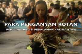 Para penganyam rotan penjaga tradisi pedalaman Kalimantan