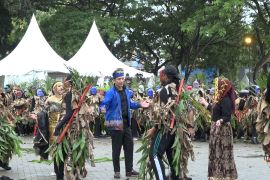 Tari Tuping 12 Wajah Lamsel Fast 2025 pecahkan rekor MURI