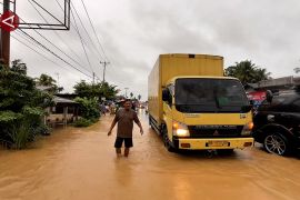 Jalan Lintas Sumbar ke Riau dan Sumut lumpuh total dampak banjir