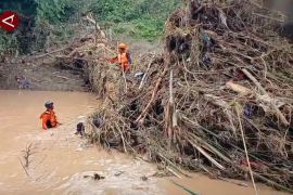 Korban terseret banjir bandang Kota Bima ditemukan meninggal