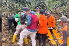 Longsor Banjarnegara, 27 orang dalam pencarian tim gabungan