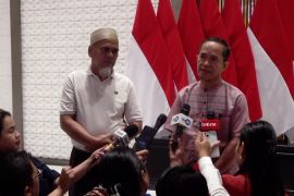 Prabowo beri rehabilitasi pada dua guru Luwu Utara