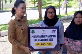 Salurkan BLTS, ini pesan Gubernur Malut untuk warga penerima manfaat