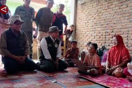 Menteri Kehutanan salurkan bantuan bagi korban banjir bandang di Agam