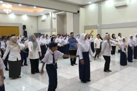 Siswa Sekolah Rakyat di Padang dikenalkan pengelolaan keuangan negara