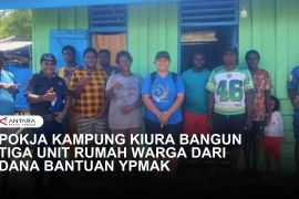 BANGUN RUMAH WARGA KIURA DARI DANA BANTUAN YPMAK