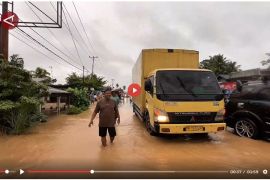 Jalan Lintas Sumbar ke Riau dan Sumut lumpuh total dampak banjir - VIDEO