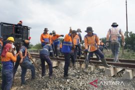 KAI percepat perbaikan  jalur kereta Medan -- Binjai terdampak banjir